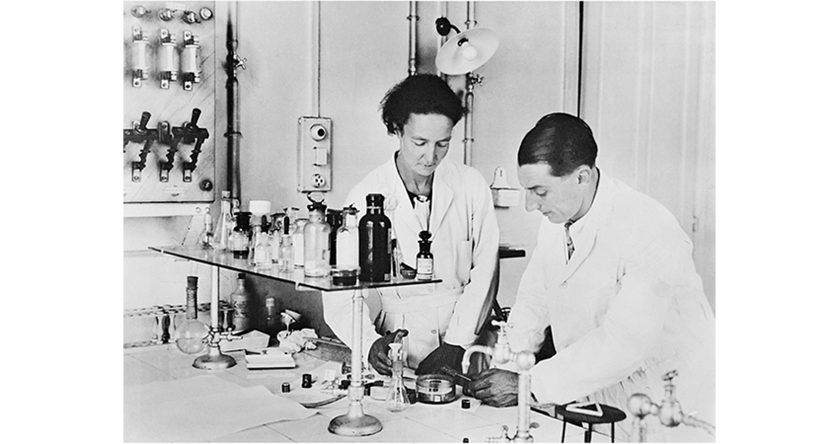 A photo of Irène and Frédéric Joliot-Curie in their lab.
